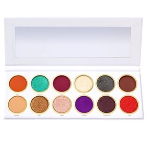 The Gurl meets makeup eyeshadow palette in gloomy